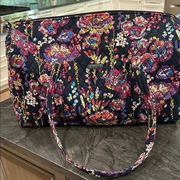 Vera Bradley | Bags | Vera Bradley Black Quilted Travel Bag  display picture 2